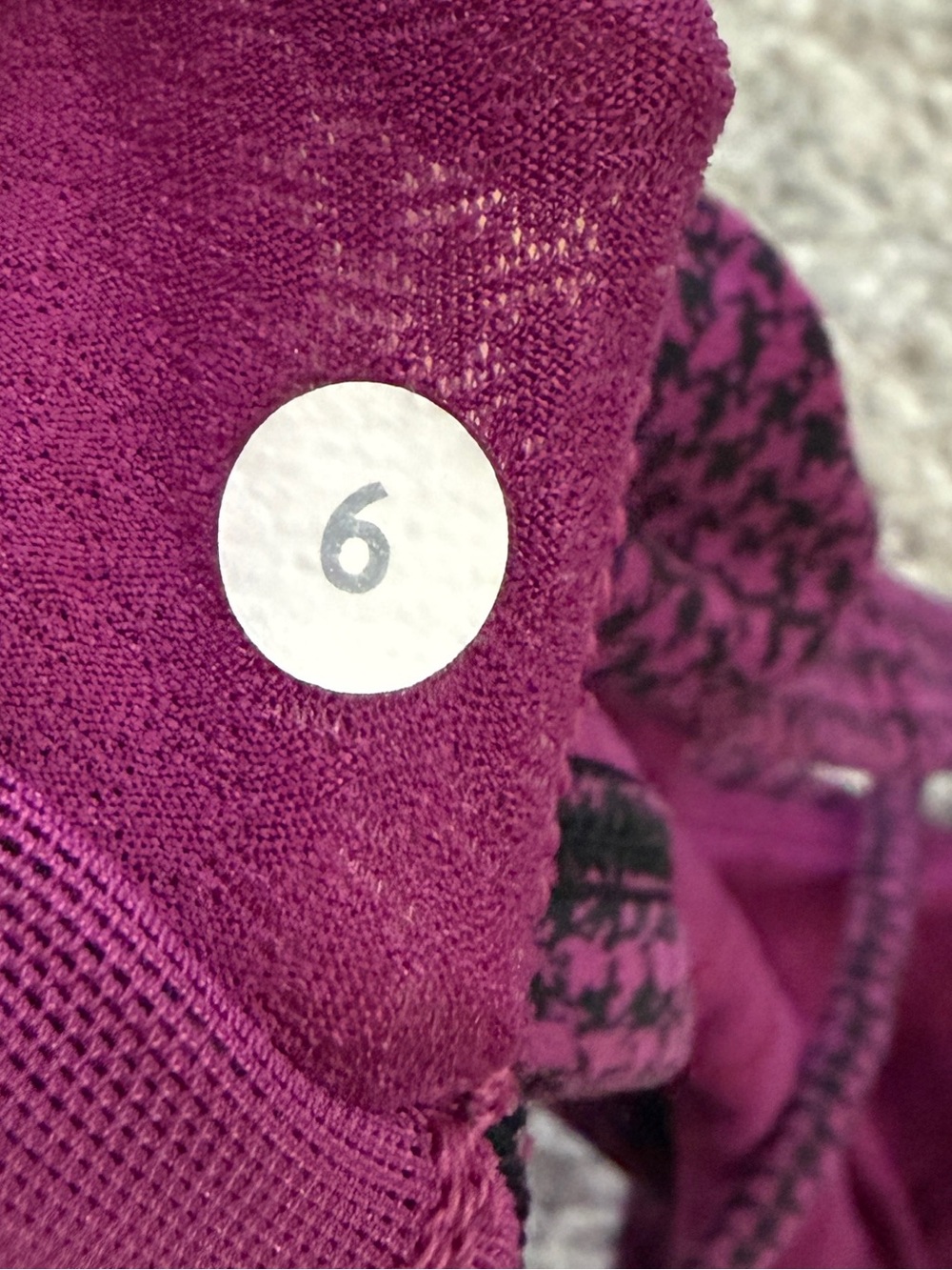 Lululemon Free to Be Bra in deep fuscia micro-houndstooth pattern - Picture 4 of 5